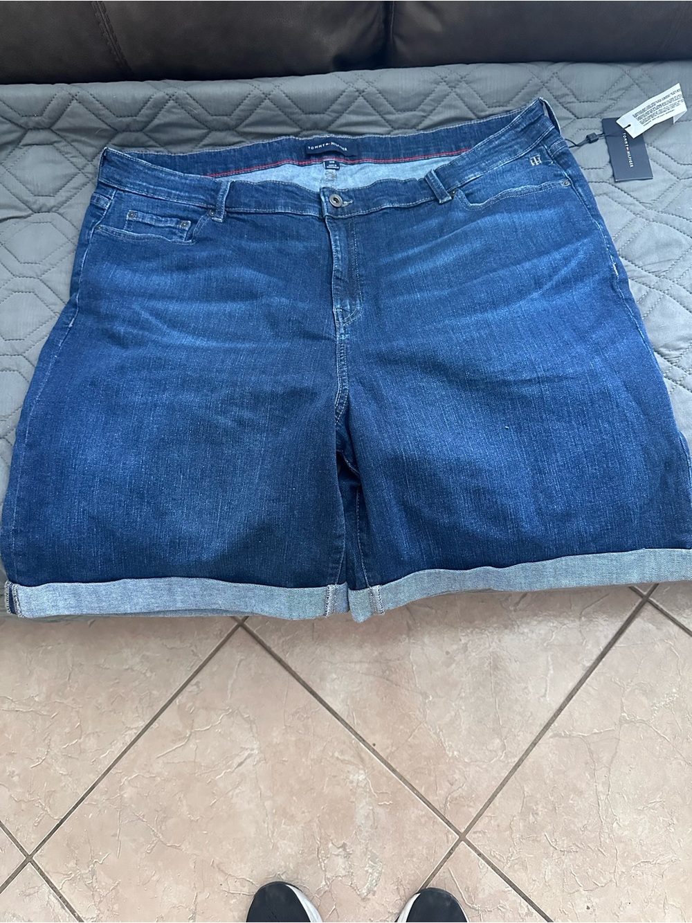 Tommy Hillfiger Size 22 Dark Blue Denim Roll-Up Women’s Shorts